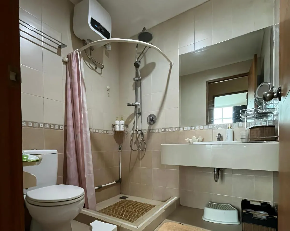 Image 2 of 2BR-Hamptons Park Apartment