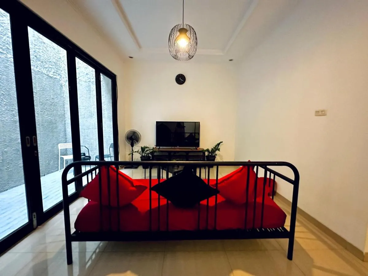 Image 4 of 4-Bedroom Home in South Jakarta Nuansa Swadarma Residence by Le Ciel Hospitality