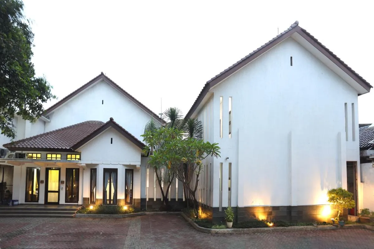 Image 6 of ARCS House Menteng by Jambuluwuk