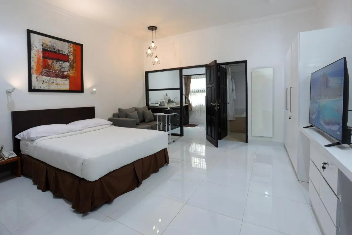Image 1 of ARCS House Menteng by Jambuluwuk