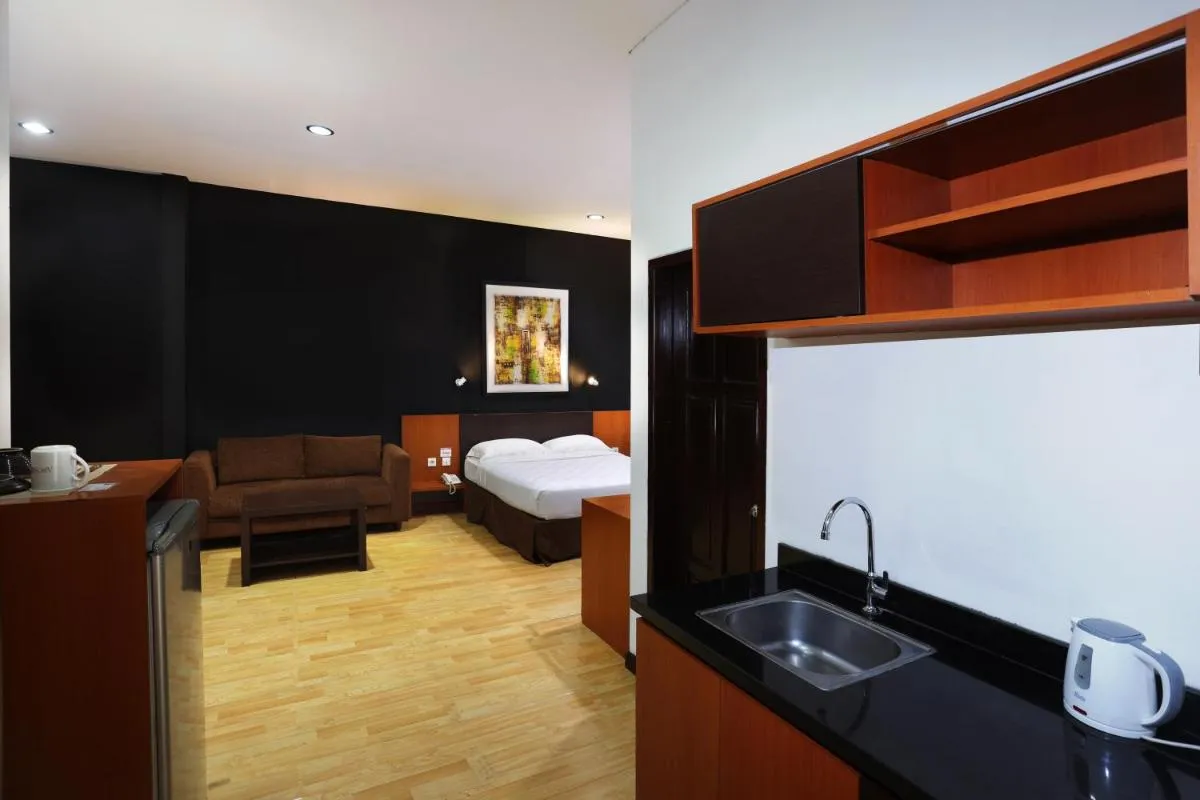Image 2 of ARCS House Menteng by Jambuluwuk