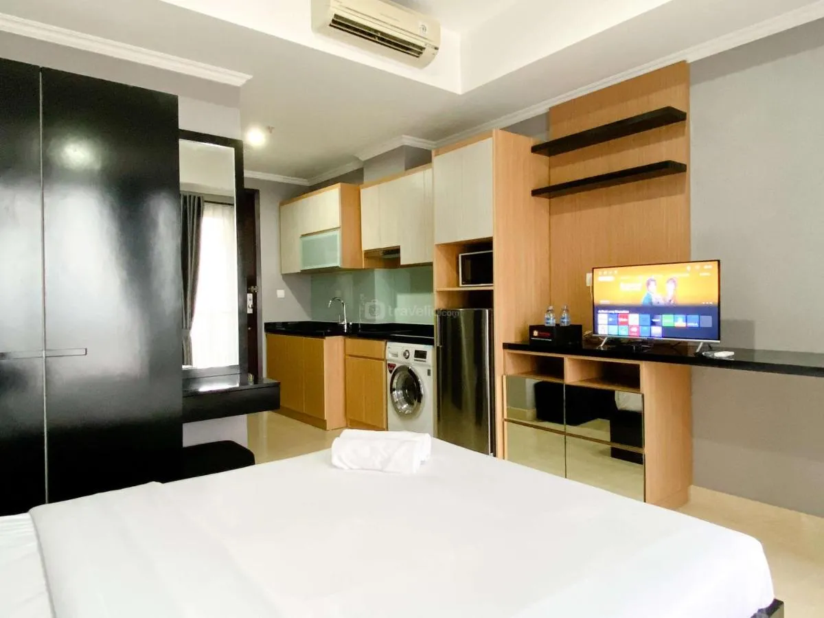 Image 4 of Good Deal and Comfortable Studio Menteng Park Apartment By Travelio