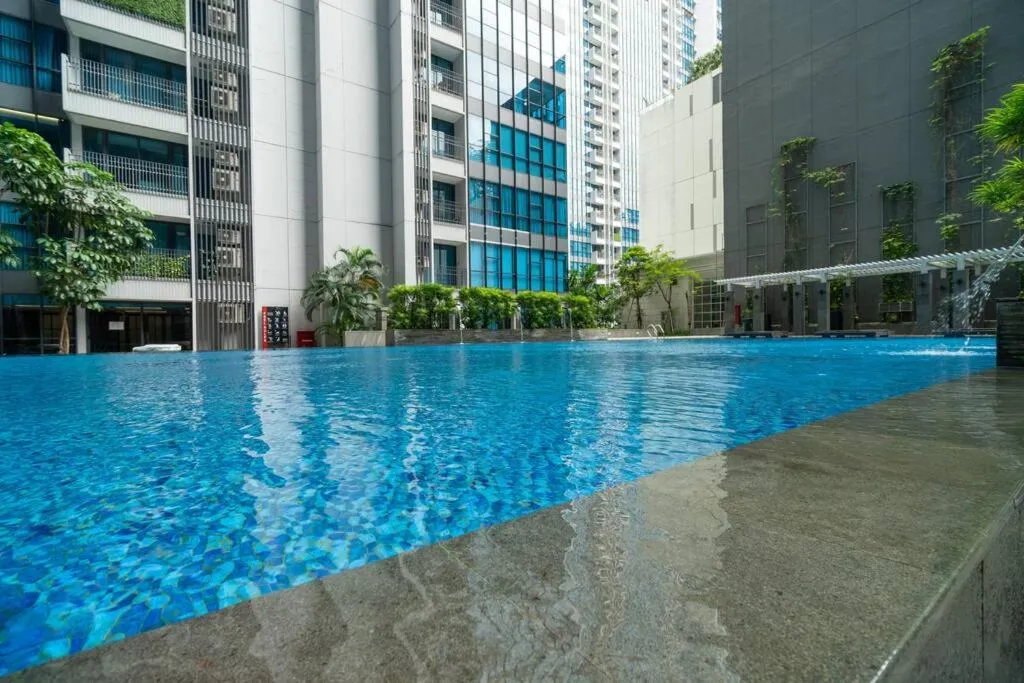 Image 3 of Luxury & Bright 2BR Chianti Tower Mall Access