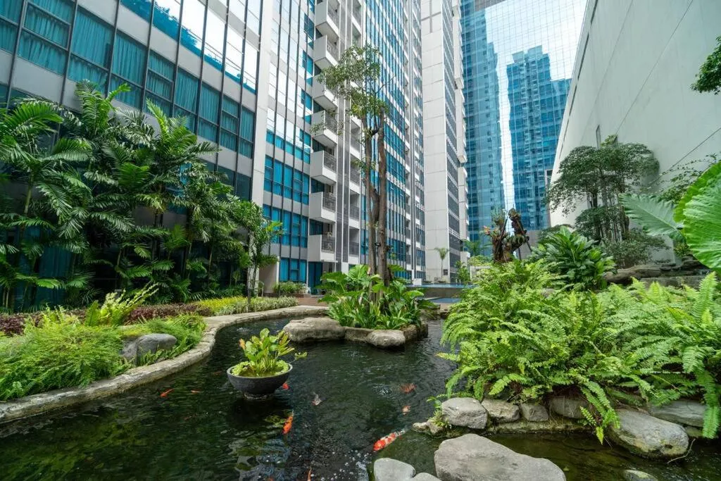 Image 6 of Luxury & Bright 2BR Chianti Tower Mall Access