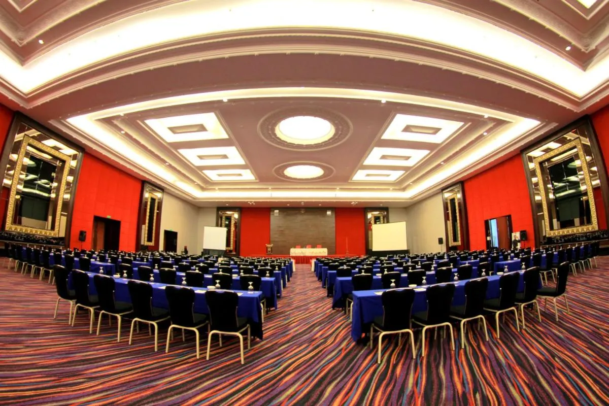 Image 3 of Merlynn Park Hotel