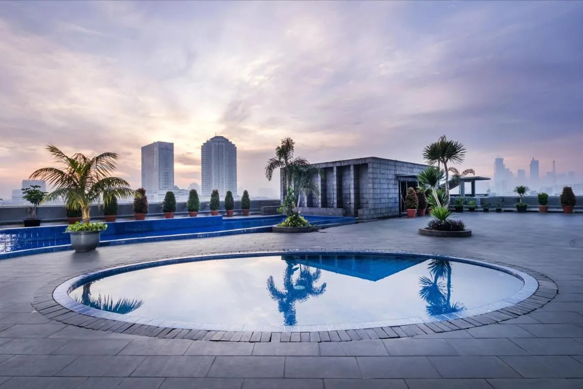 Image 1 of Merlynn Park Hotel
