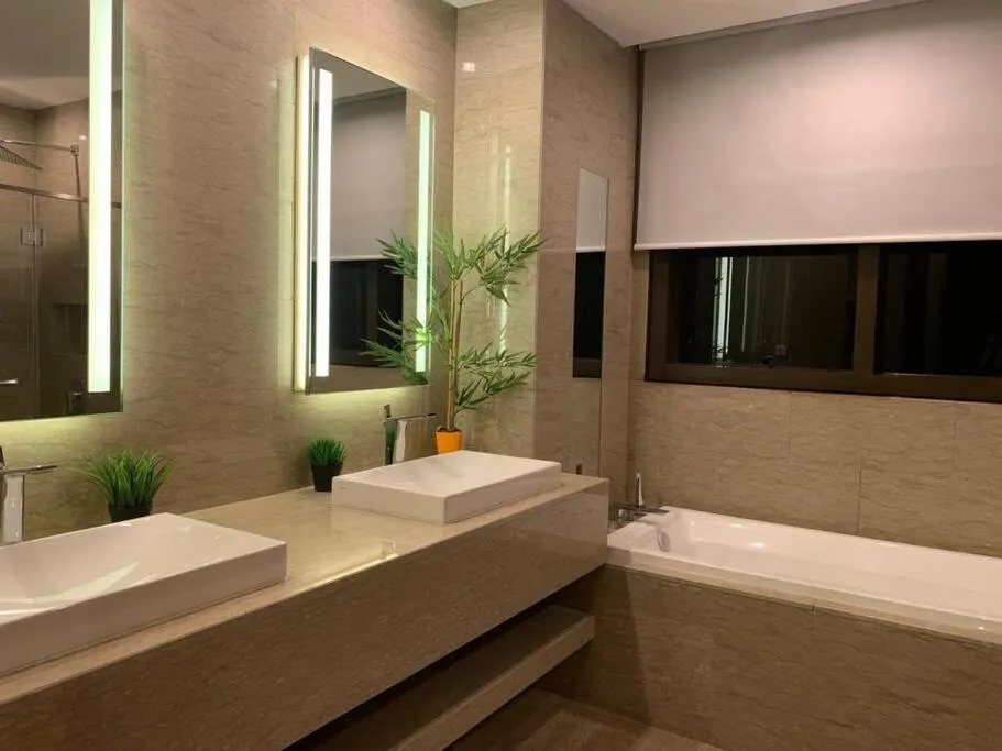 Image 1 of One Park Avenue 3BR 177m2