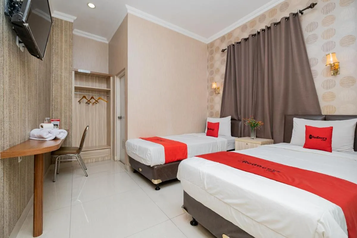 Image 1 of RedDoorz Plus @ Cideng Barat