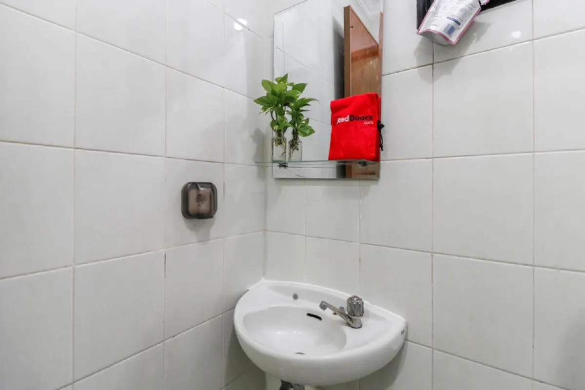 Image 5 of RedDoorz Plus near Trisakti University