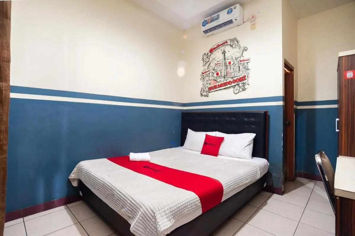 Image 1 of RedDoorz Plus near Universitas Indonesia