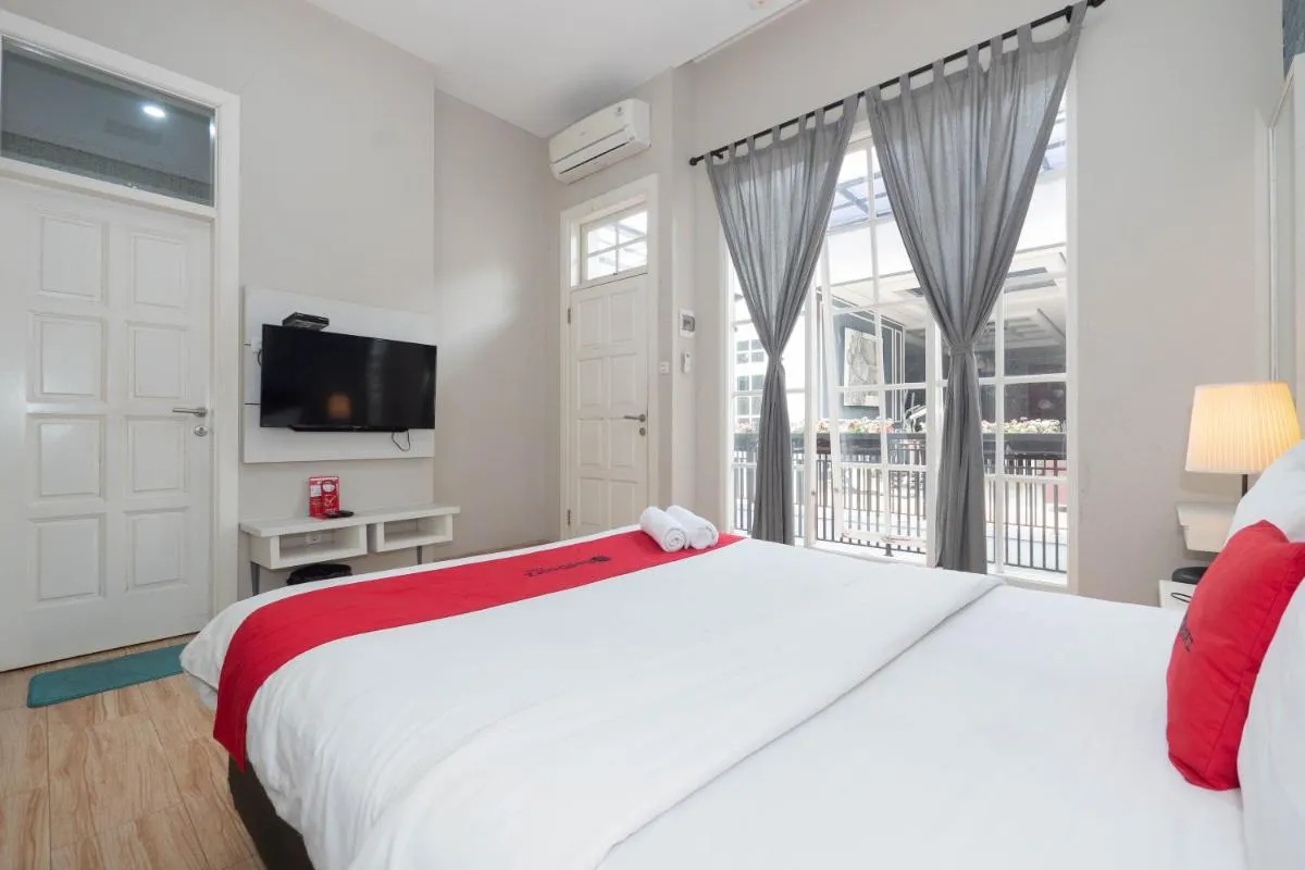 Image 6 of RedDoorz Premium near RS Pondok Indah La Maison