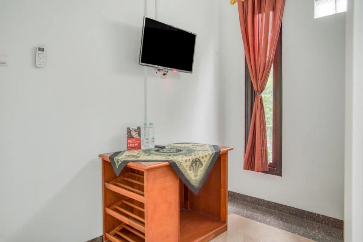 Image 3 of RedDoorz near Taman Mini Jakarta