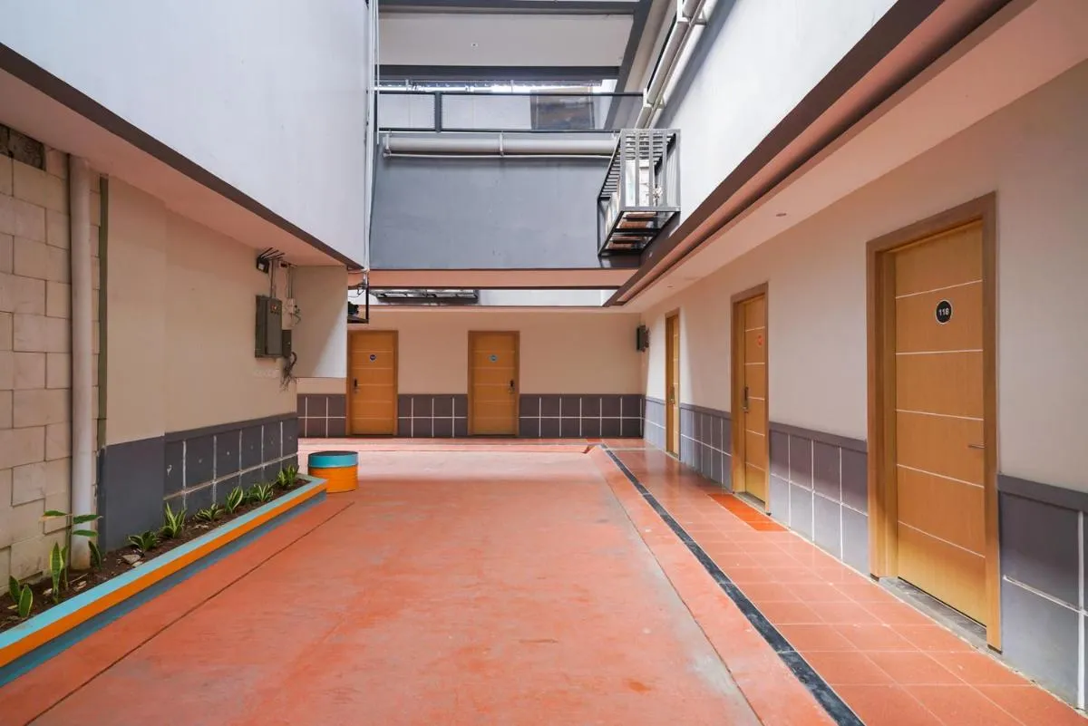 Image 3 of Sans Hotel Rumah Kita Daan Mogot by RedDoorz