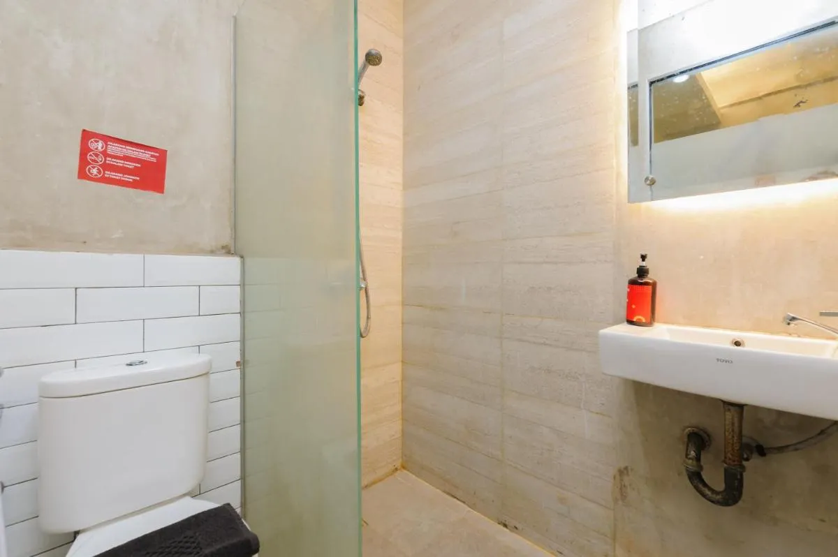 Image 2 of Urbanview Caverna Gandaria by RedDoorz