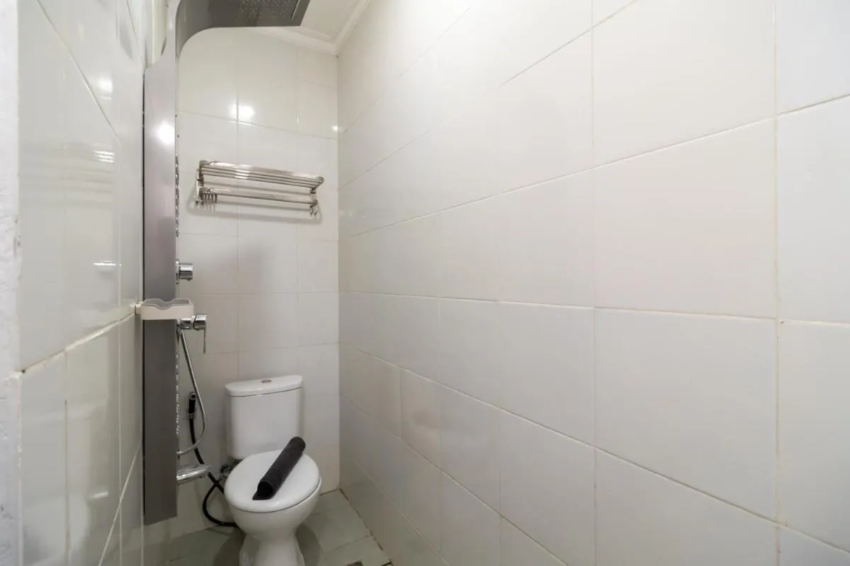 Image 2 of Urbanview Hotel Bizhome Artha Gading Boulevard by RedDoorz