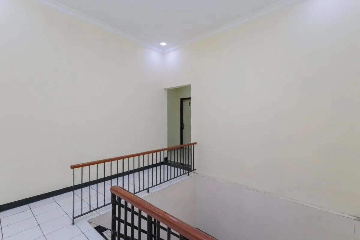 Image 2 of Urbanview Roemah Tebet by RedDoorz