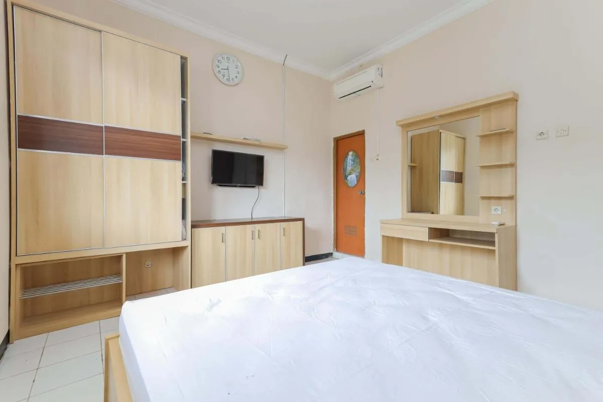Image 5 of Urbanview Roemah Tebet by RedDoorz