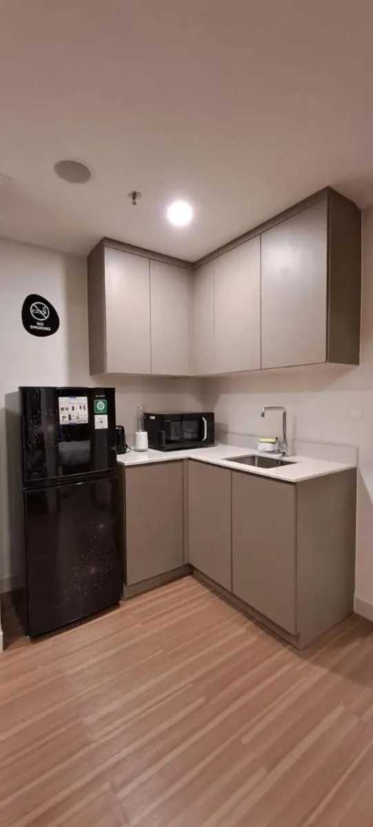 Image 5 of gold coast pik , 1 br , netflix , sofa bed ,London